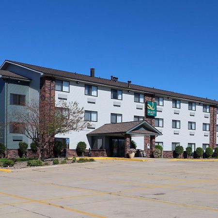 Quality Inn & Suites Bloomington I-55 And I-74 Dış mekan fotoğraf