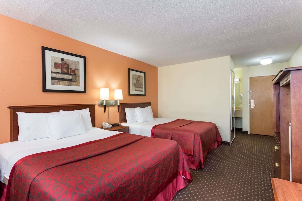 Quality Inn & Suites Bloomington I-55 And I-74 Dış mekan fotoğraf