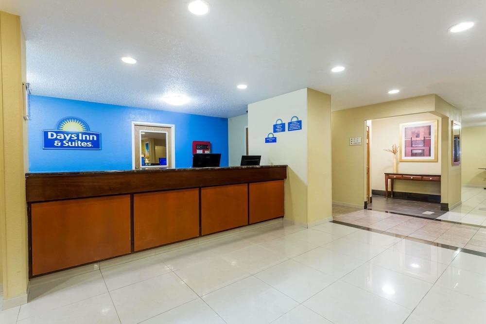 Quality Inn & Suites Bloomington I-55 And I-74 Dış mekan fotoğraf