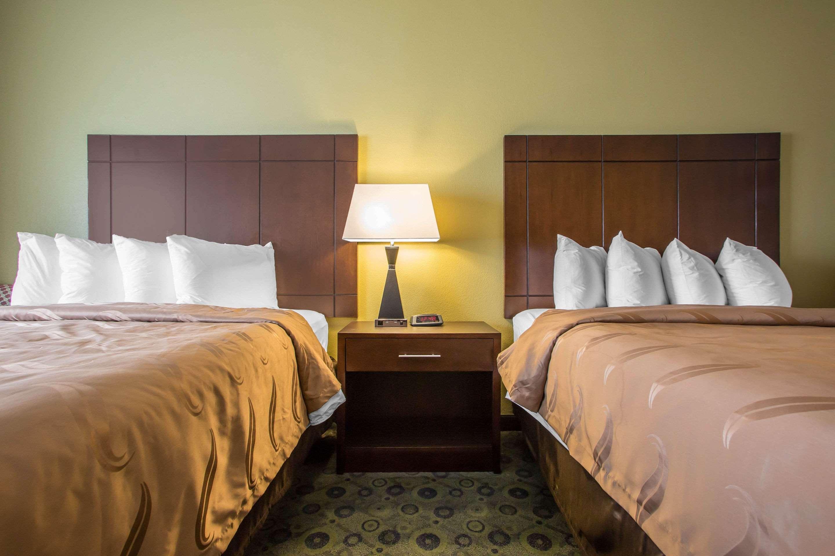 Quality Inn & Suites Bloomington I-55 And I-74 Dış mekan fotoğraf