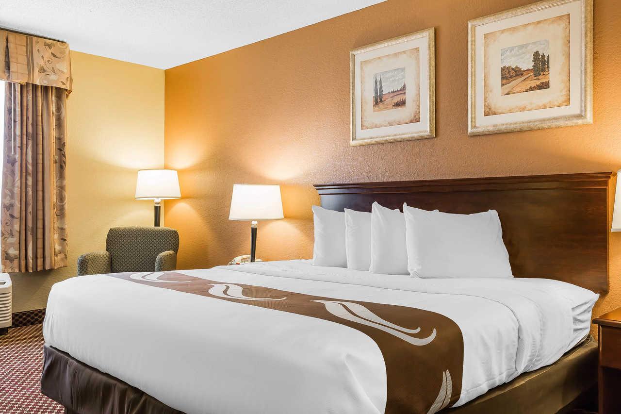 Quality Inn & Suites Bloomington I-55 And I-74 Dış mekan fotoğraf