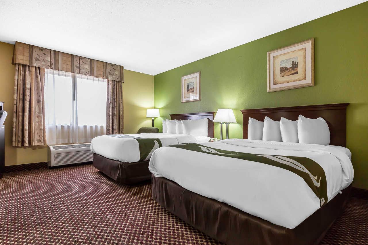 Quality Inn & Suites Bloomington I-55 And I-74 Dış mekan fotoğraf