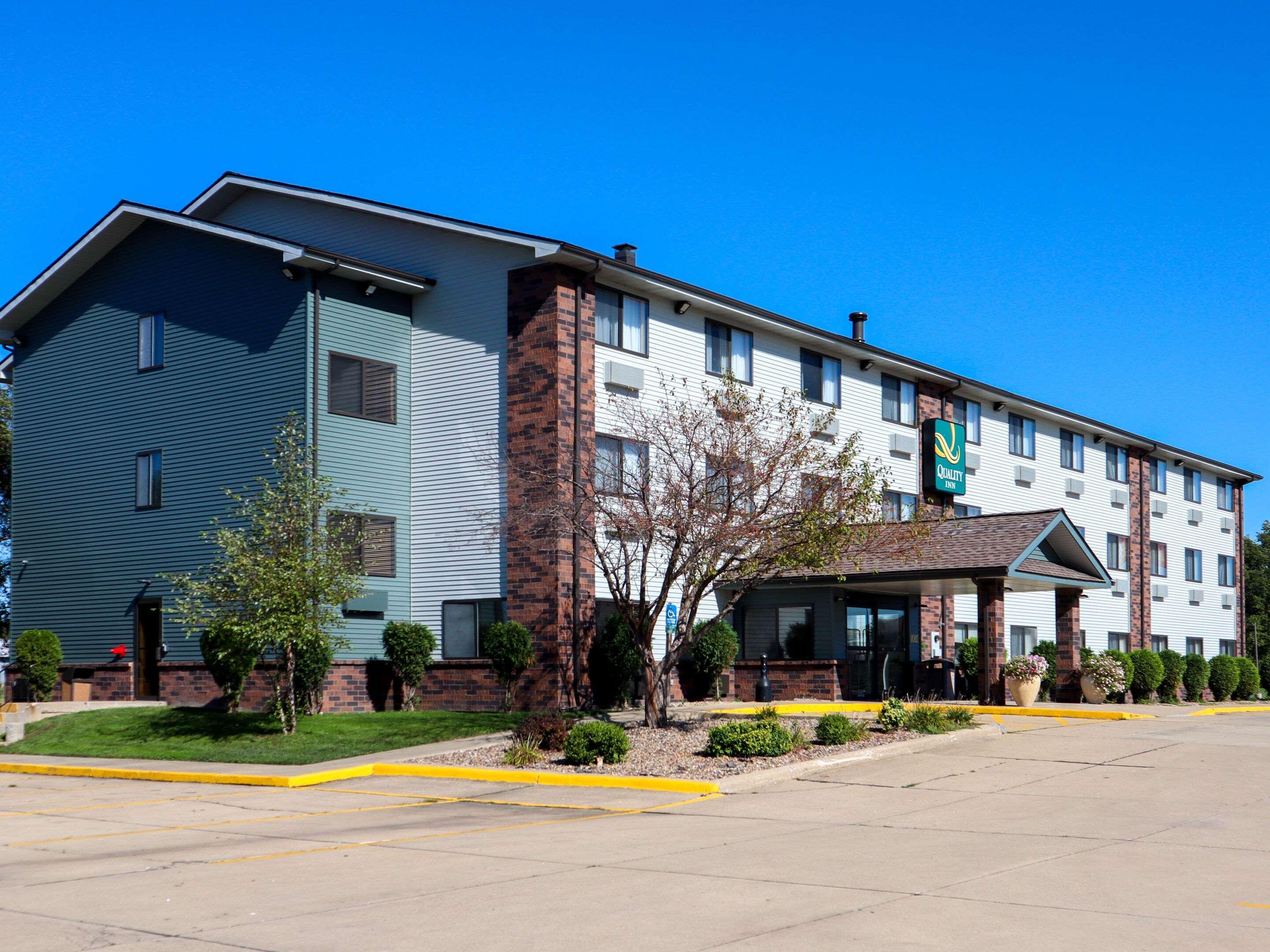 Quality Inn & Suites Bloomington I-55 And I-74 Dış mekan fotoğraf