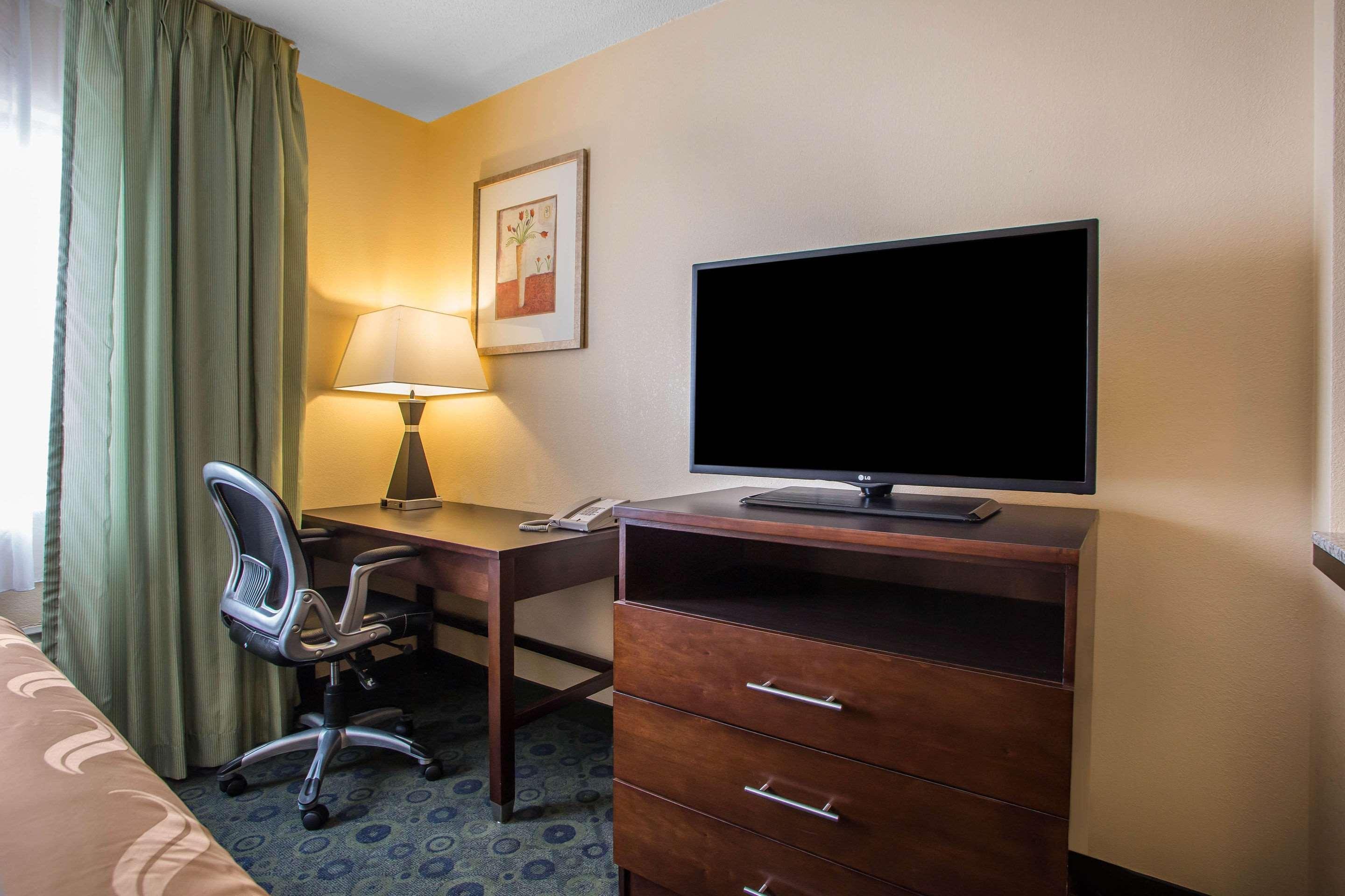 Quality Inn & Suites Bloomington I-55 And I-74 Dış mekan fotoğraf