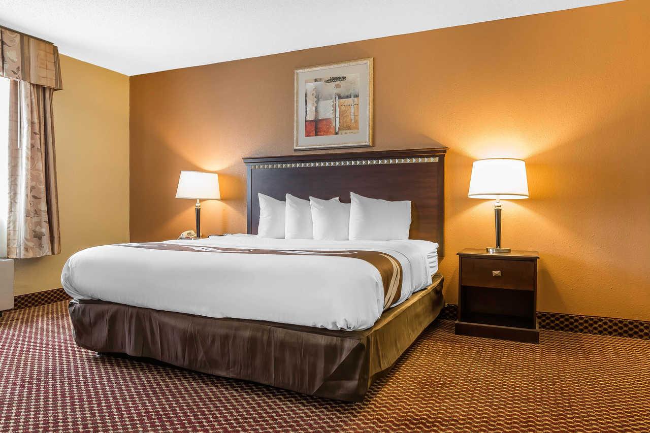 Quality Inn & Suites Bloomington I-55 And I-74 Dış mekan fotoğraf