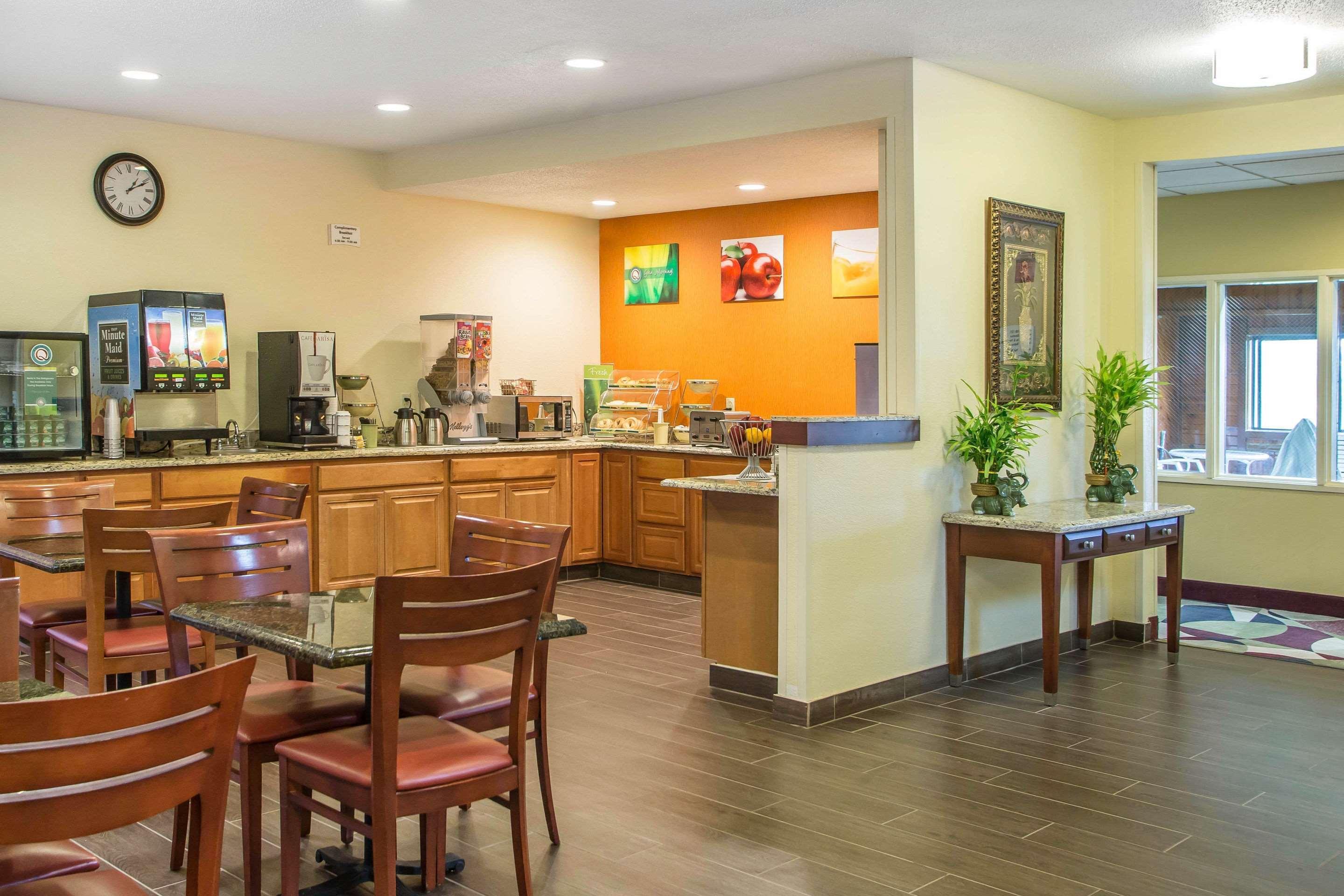 Quality Inn & Suites Bloomington I-55 And I-74 Dış mekan fotoğraf