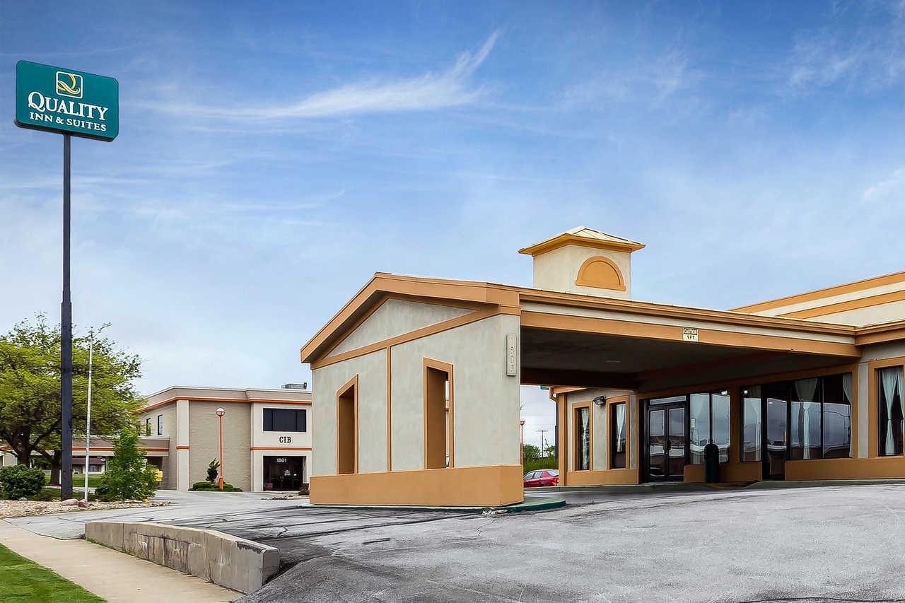 Quality Inn & Suites Bloomington I-55 And I-74 Dış mekan fotoğraf