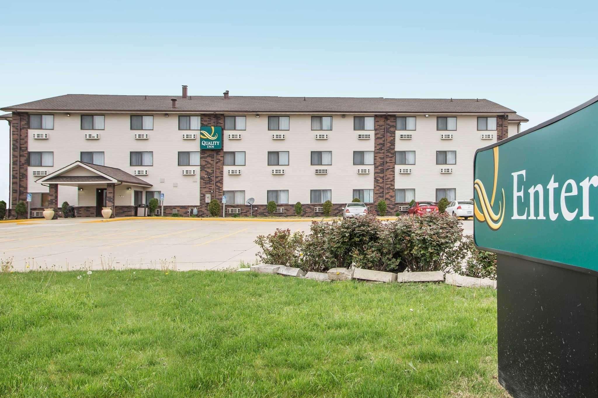 Quality Inn & Suites Bloomington I-55 And I-74 Dış mekan fotoğraf