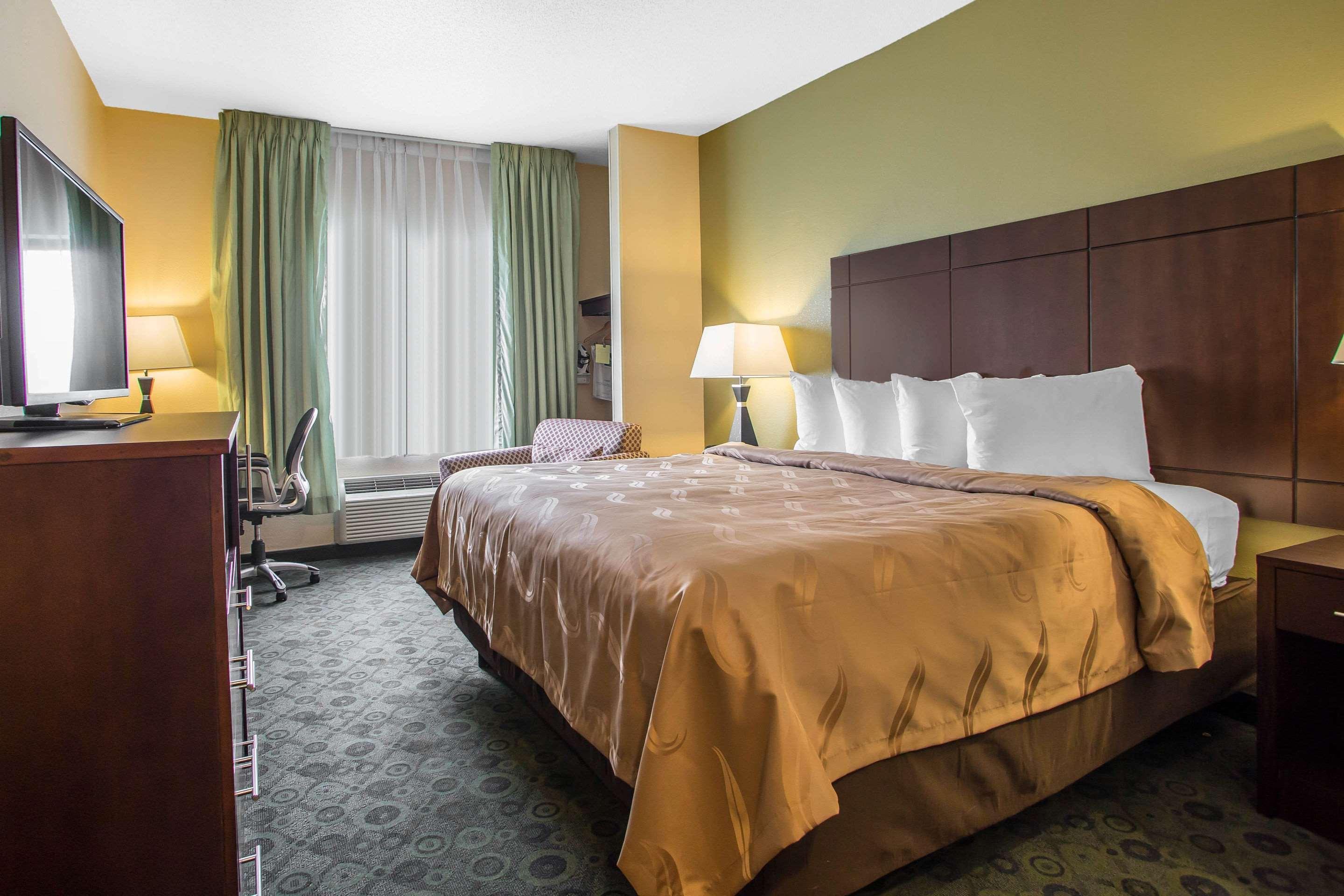 Quality Inn & Suites Bloomington I-55 And I-74 Dış mekan fotoğraf