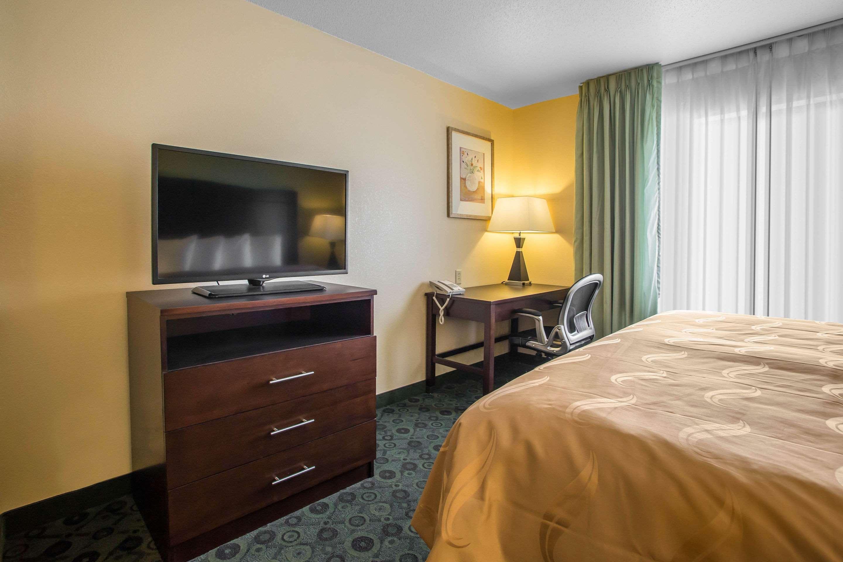 Quality Inn & Suites Bloomington I-55 And I-74 Dış mekan fotoğraf