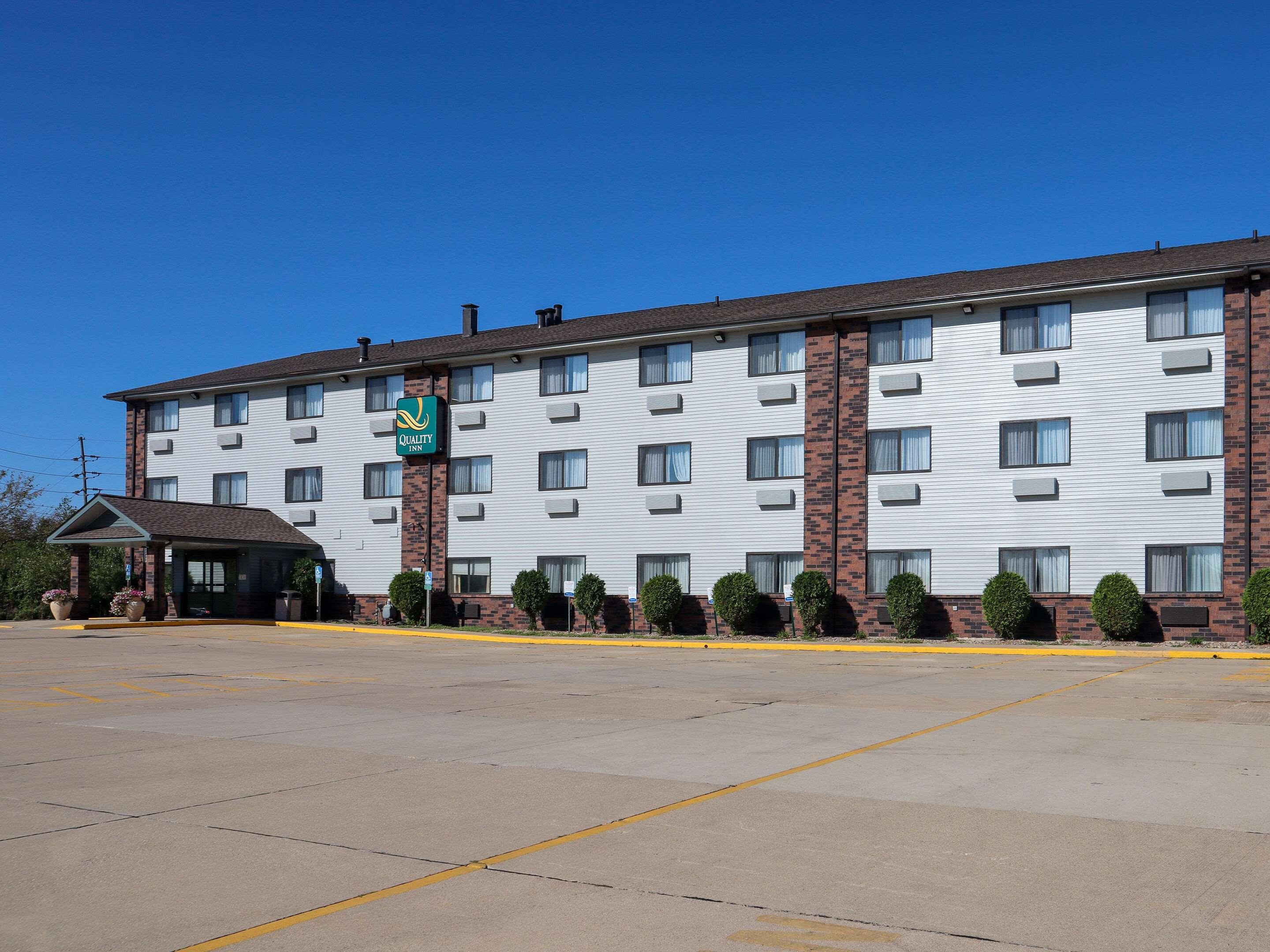 Quality Inn & Suites Bloomington I-55 And I-74 Dış mekan fotoğraf
