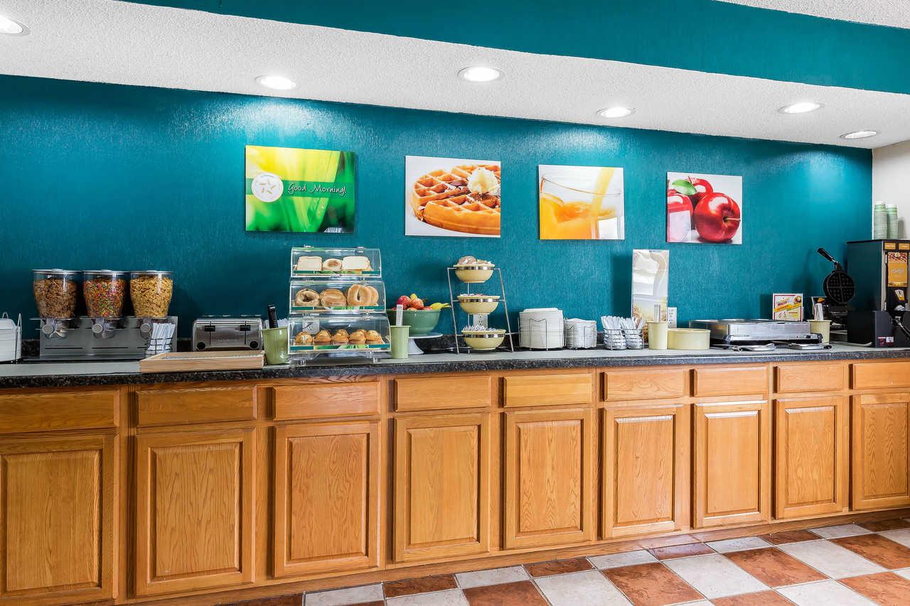 Quality Inn & Suites Bloomington I-55 And I-74 Dış mekan fotoğraf