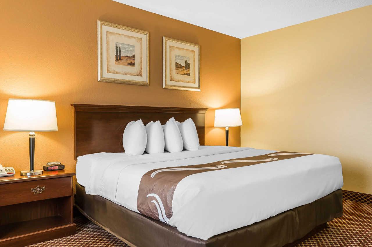Quality Inn & Suites Bloomington I-55 And I-74 Dış mekan fotoğraf