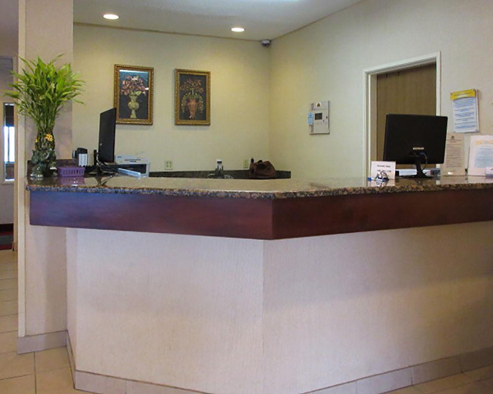 Quality Inn & Suites Bloomington I-55 And I-74 Dış mekan fotoğraf
