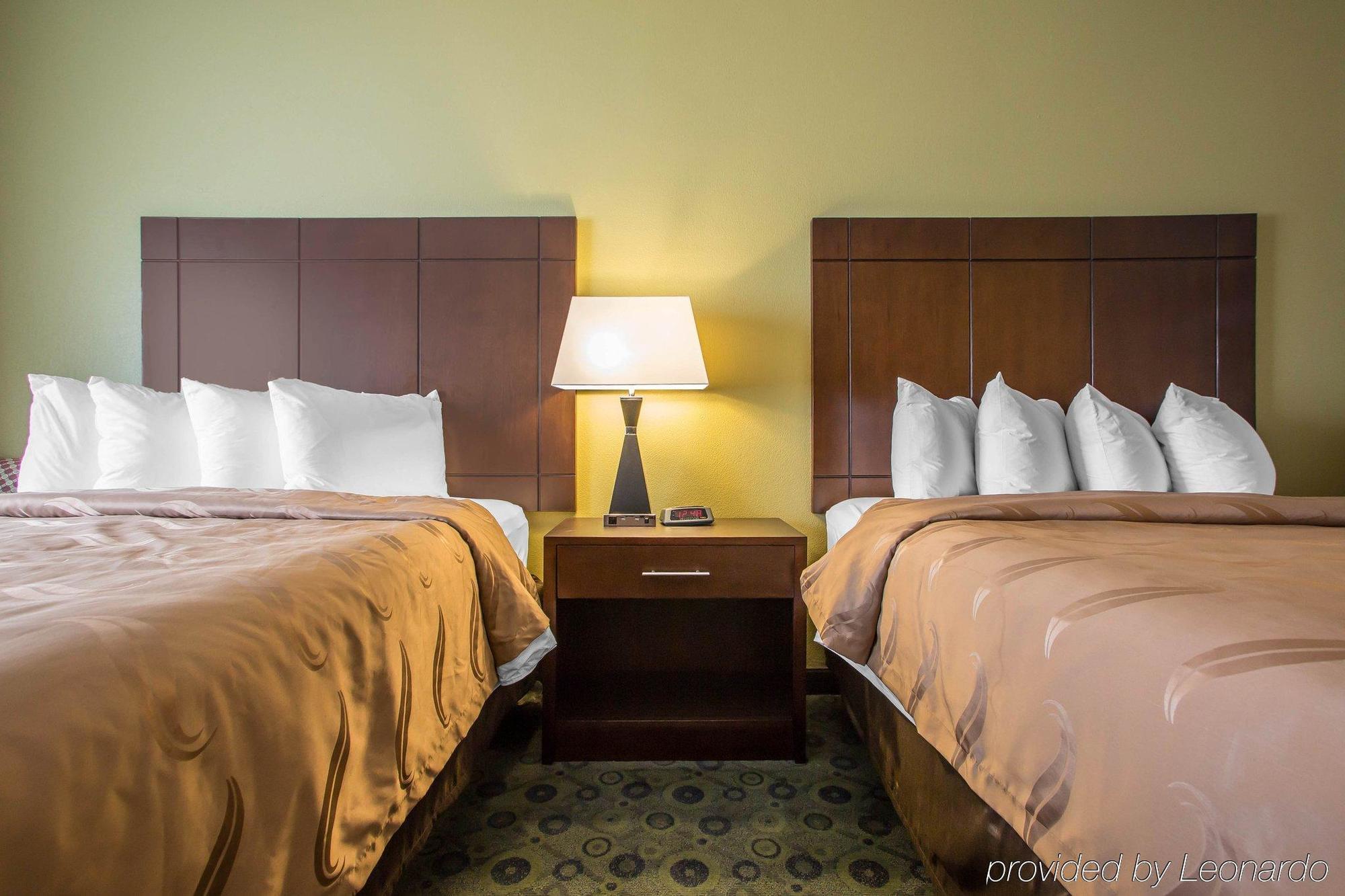 Quality Inn & Suites Bloomington I-55 And I-74 Dış mekan fotoğraf