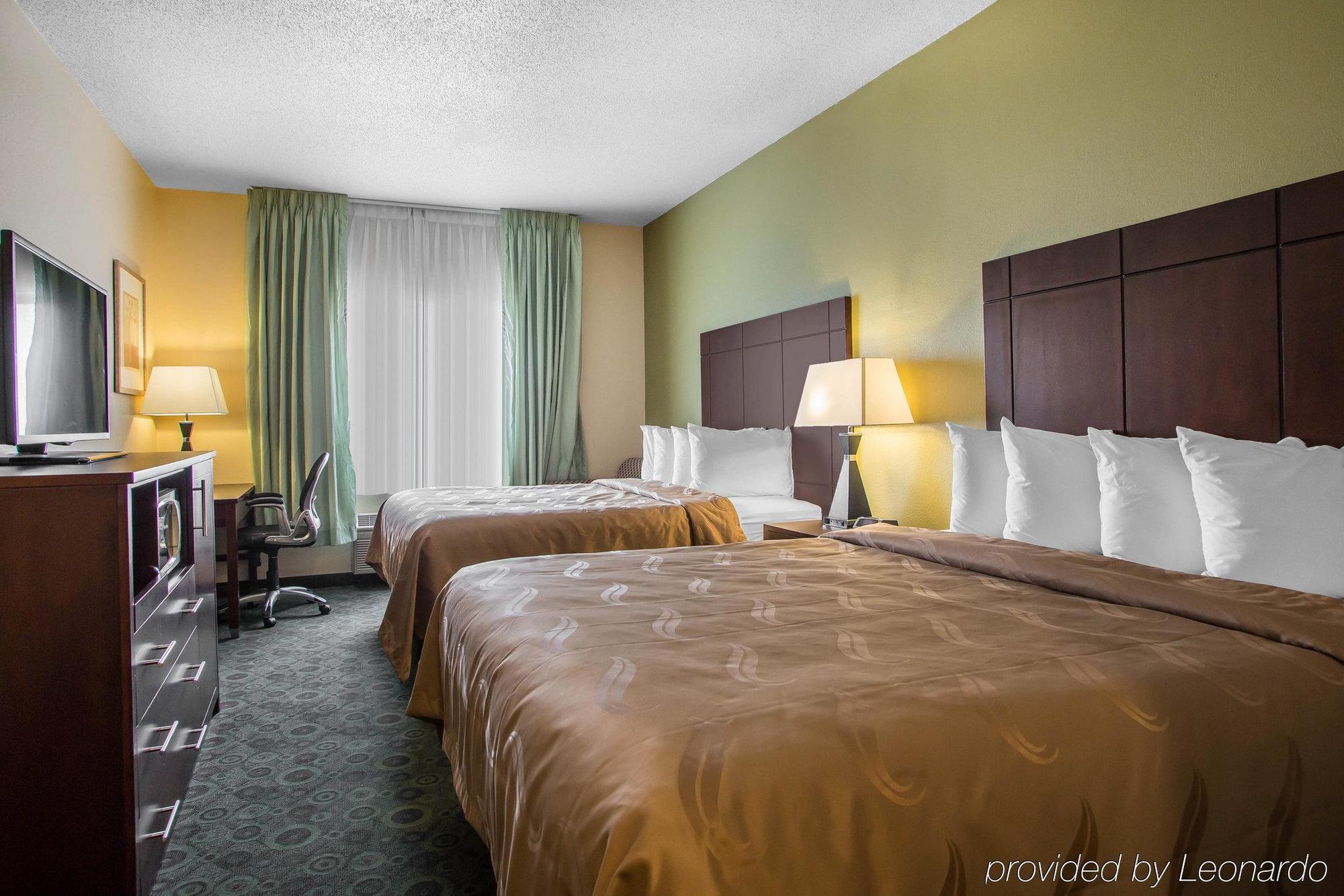 Quality Inn & Suites Bloomington I-55 And I-74 Dış mekan fotoğraf