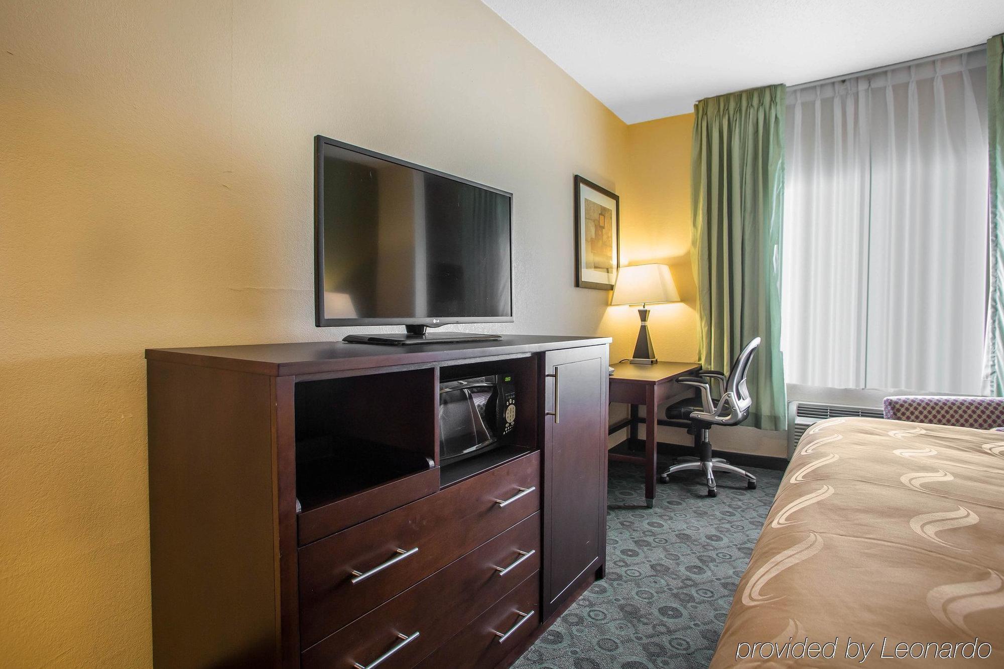 Quality Inn & Suites Bloomington I-55 And I-74 Dış mekan fotoğraf